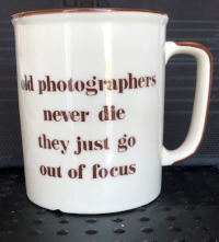 Coffee mug with slogan Old Photographers never die they just go out of focus.